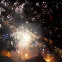 Много емоции и препълнен площад: Хиляди посрещнаха Новата година в центъра на София 