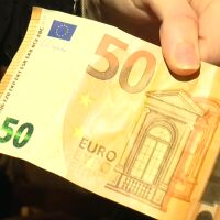 Първият тест на еврото в заведенията: Празнуващите плащаха и в левове, и в евро без затруднения