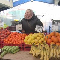 „И български ми дават, и лева ми дават“: Хаос по пазарите и объркване в каква валута да е рестото