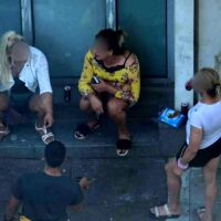 Публичен дом срещу „партийния дом“?