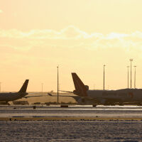 Повече от 1000 блокирани пътници са пренощували на летището в Амстердам 