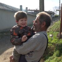 4-годишният Иван от Осмар дарява всичките си пари на мъж, чиято къща изгаря