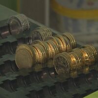 10 дни от приемането на еврото: Много от хората все още имат левове и пазаруват с тях