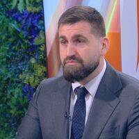 Андрей Новаков: Когато лидерът на ГЕРБ каже „добре е за България да намериш от пиле мляко“, питаш „прясно или кисело“