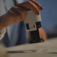 Тъмните сделки и прозрачността: Защо държавата ограничава достъпа до имотната информация?