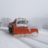 АПИ: Републиканските пътища се почистват от 608 машини, обстановката е спокойна