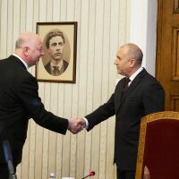 Росен Желязков върна на президента неизпълнен проучвателния мандат и предложи дата за изборите