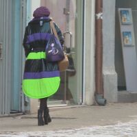 Едни с бастун, а други на токчета: Къде тротоарите в София не са почистени от снега?