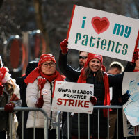 15 000 медицински сестри парализираха Ню Йорк с най-голямата стачка в историята на града