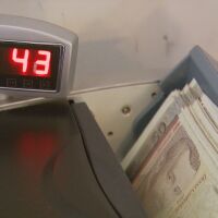 От днес само срещу лична карта ще можем да обменяме до 10 000 лева във всяка банка