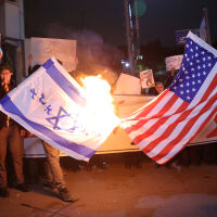 САЩ и Обединеното кралство евакуират персонал от военните си бази в Близкия изток