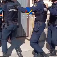 „Тонове кокаин, военни оръжия, луксозни коли“: Разбиха клетка на Балканския картел, 30 ареста (ВИДЕО)