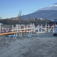 Хале се срина върху трима работници в София, 24-годишен младеж е загинал