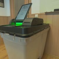 Рискове и предимства: Какво представляват сканиращите машини за избори