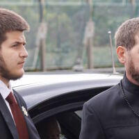 18-годишният син на лидера на Чечня Рамазан Кадиров е в тежко състояние след катастрофа