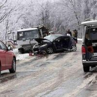 Катастрофата с две жертви край Ловеч: Издирват шофьора на камион, който избягал