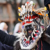 Шум, огън и движение: Магията на „Сурва“, която се предава през поколенията (ГАЛЕРИЯ, ВИДЕО)