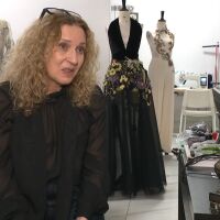 Българка шие вече 20 години изящни бродерии за известния ливански дизайнер Ели Сааб