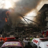 Пожар изпепели търговски център, шест са жертвите (СНИМКИ)