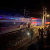 Най-малко 21 са жертвите на катастрофата със високоскоростни влакове в Испания (СНИМКИ и ВИДЕО)