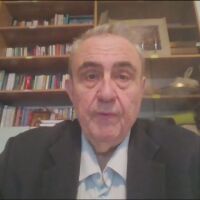 Огнян Минчев: Ситуацията с Румен Радев напомня тази със Симеон Сакскобургготски през 2001 г.