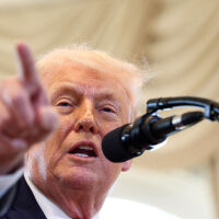 Тръмп заплаши със съд „Ню Йорк Таймс“