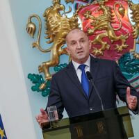 Румен Радев се оттегля от президентския пост 