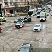 Челен удар с джип на Столична община в центъра на София (СНИМКИ и ВИДЕО)