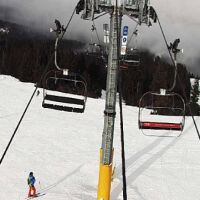 Задържан е мъж, счупил две кабинки на въжения лифт в Боровец