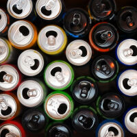 Непълнолетни купуват вейпове и енергийни напитки въпреки забраната, лекарите предупреждават за опасности