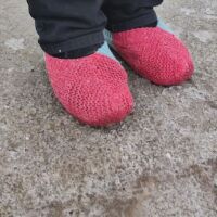 „Тази технология комшийката ми я даде“: Жена ходи по терлици по заледените улици в Русе