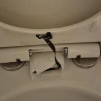 Жена откри уебкамера под капака на тоалетната чиния на ресторант