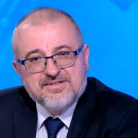 Доц. Пламен Ралчев за присъединяването на България към Съвета за мир: Поведението на страната ни е скандлано 