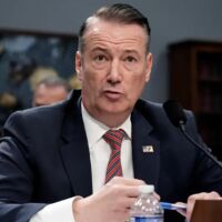 Федерален съдия в Минесота разпореди шефът на миграционната служба да се яви в съда