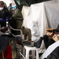 Испания дава легален статут на близо половин милион нелегални имигранти