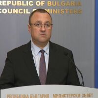 Кабинетът в оставка гарантира 100% от средствата за саниране и освобождава 180 студенти от такси