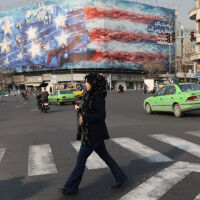 Все повече страни изтеглят дипломатите си от Иран и съветват гражданите си да напуснат страната