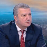 "Парламентът се превърна в студио на ТикТок": Драгомир Стойнев също няма да е кандидат-депутат