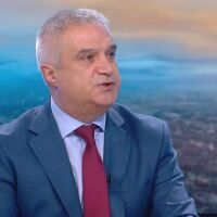 Румен Радев: Рафинерията в Бургас е сред перлите на „Лукойл“ -  „Карлайл“ ще подходи изключително ангажирано и грамотно