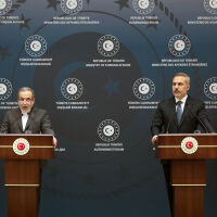 Турция призова САЩ и Иран да се върнат на масата на преговорите