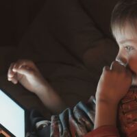 Австрия планира забрана на социалните мрежи за деца под 14 години