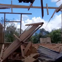 Експлозия в осеметажна сграда в крайбрежен град на Иран