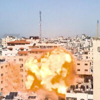 Новата война: Ден втори - нови удари, жертви и преходно правителство в Иран