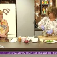 Гладиатори в кухнята: десерт руло с кафе и малини от Теодора