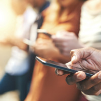 МОН инициира дискусия за ограничаване на социалните мрежи за деца