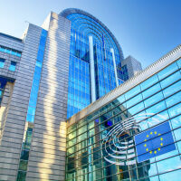 Брюксел разреши по-ниски акцизи за горивата, но удари Словакия и предупреди Полша