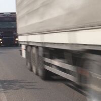 Камион се е обърнал в канавка на автомагистрала „Хемус“ в посока София