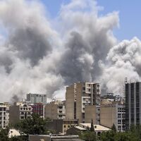 Израел удари ракетни позиции и завод за дронове на Хизбула в Южен Ливан