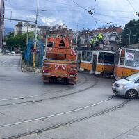 Два трамвая се сблъскаха в София в района на Централна гара (СНИМКИ)