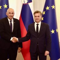 Янез Янша официално пое управлението в Словения